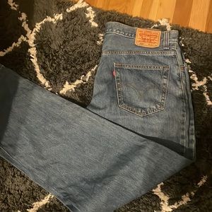 MEN Levi’s 36x34 - like new - style 550